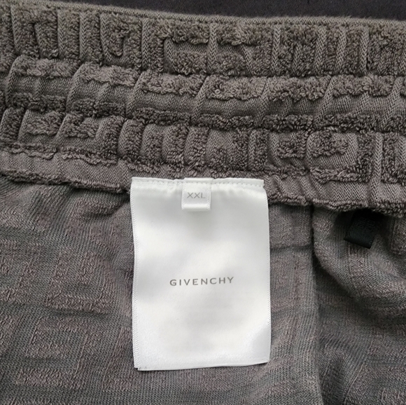 Givenchy 4G Terry T-Shirt & Short Set - Picture 11 of 12